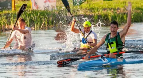 Гребци от три държави на старт в езерото на Николово Гребци от три държави на старт в езерото на Николово