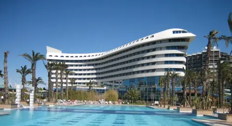 Турция посрещна &bdquo;Дунав&ldquo; с мрачно и дъждовно време