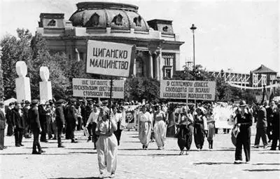 Циганите без право на глас 35 години