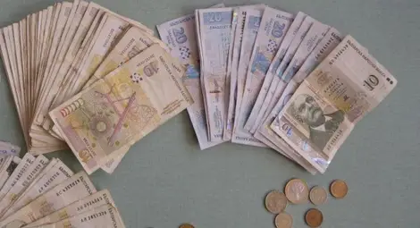 Все повече българи не си плащат кредитите, рекорд при ипотеките