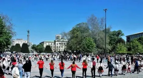 Над 600 танцьори ще играят с послание - „Да пренесем доброто с хоро“ Над 600 танцьори ще играят с послание - „Да пренесем доброто с хоро“