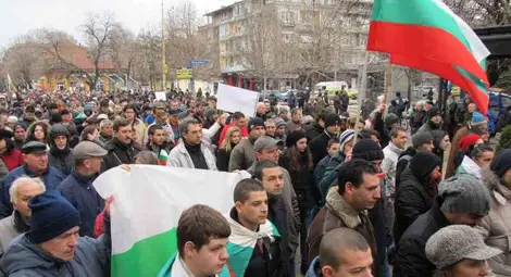 Над 2000 души излязоха на мирен граждански протест в Русе /галерия/