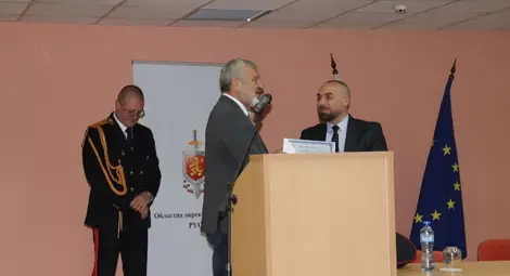 Полицията в Русе отбеляза празника си,  областният управител Драгомир Драганов награди четирима души  от състава на ведомството в крайдунавския град