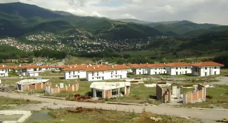 Слави Трифонов си купи къща в село до София