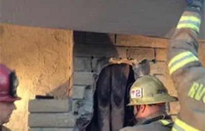 Гола жена заседна в комина на бивш любовник в Калифорния