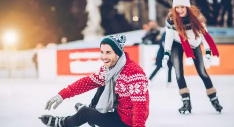 Отваря безплатната ледена пързалка в Разград
