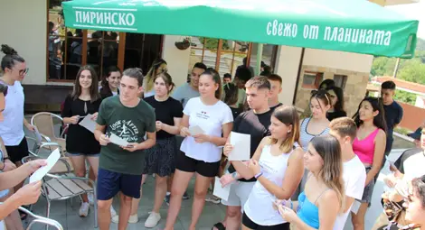 Международен младежки обмен учи младежи на европейски младежки цели чрез методите на изкуството