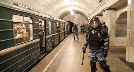 4500 евакуирани след пожар в московското метро 4500 евакуирани след пожар в московското метро