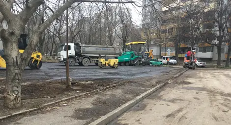 Как се асфалтира в Русе? Без умора, но и без мисъл /галерия/