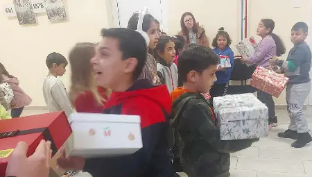 Подаръци от Германия получиха учениците от Караманово и Новград
