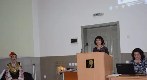 Изп. директор на Европейската мрежа по ерготерапия във висшето образование Хенеке ван Бруген даде висока оценка  на русенския екип. 				Снимка: РУ