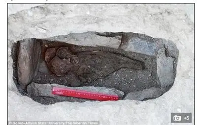 Археолози откриха в Сибир мумифицирано бебе на 1500 години