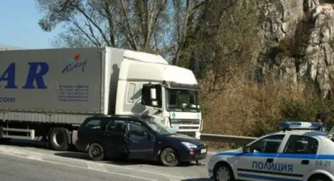 Пиян тираджия едва не сплеска патрулка