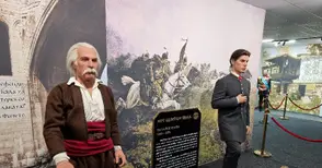 Колю Фичето и Панайот Волов посрещат в Музея на восъчните фигури в Бяла