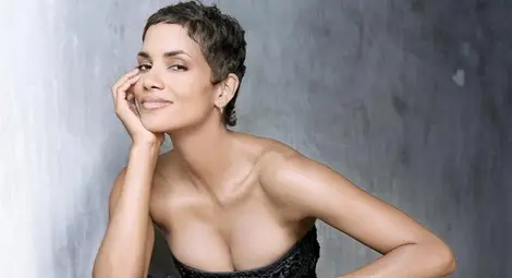 Бюстът на Холи Бери "гълта" 120 000 долара годишно