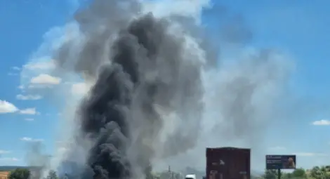 Русенец на път за морето: Кола гори на магистрала "Хемус", бъдете внимателни Русенец на път за морето: Кола гори на магистрала "Хемус", бъдете внимателни