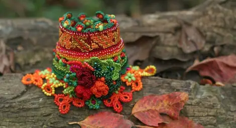 Приказки от дантела и мъниста създава Елисавета Йорданова