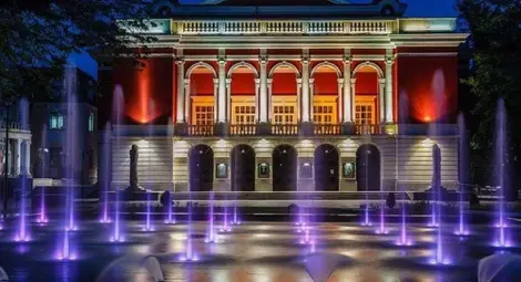 &bdquo;Кръстникът&ldquo;, &bdquo;Титаник&ldquo; и &bdquo;Усещане за жена&ldquo; звучат на площада пред операта