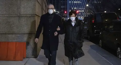 Гислейн Максуел пристига за делото в компанията на съпруга си Кевин