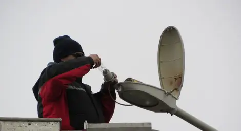 Три екипа от "Комунални дейности" възстановяват осветлението по основните улици в Русе