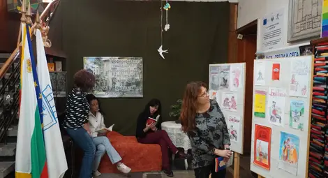 Две послания от русенската гимназия по дървообработване и вътрешна архитектура за знание и за зелено бъдеще Две послания от русенската гимназия по дървообработване и вътрешна архитектура за знание и за зелено бъдеще