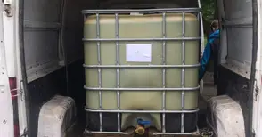 Цистерна с 25 000 литра нелегално гориво засечена, докато зарежда бензиностанция