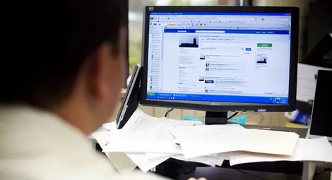 Недоспиването провокира желание за Facebook