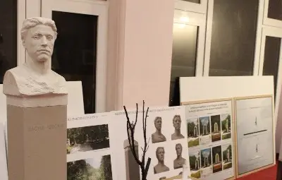 Авторски колектив - арх. Емил Попов, скулптор доц. Пеньо Добрев