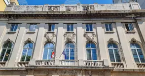 Над 60 процента от пощенските служители са на минимална заплата, а изпълнителният директор получава над 7600 евро, заяви служебният транспортен министър