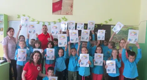 Червеният кръст обучи 180 деца на безопасна игра във водата