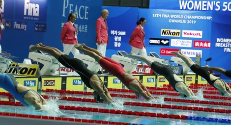 Отложиха Световното по плуване за 2022