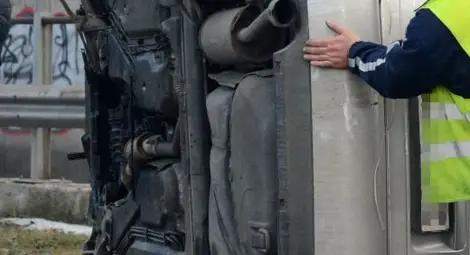 Фатално безразсъдство: 17-годишен без книжка уби приятеля си с удар в стълб