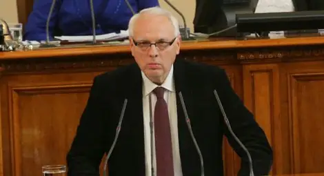 Страшен скандал в парламента: Изхвърлиха Велизар Енчев от залата!