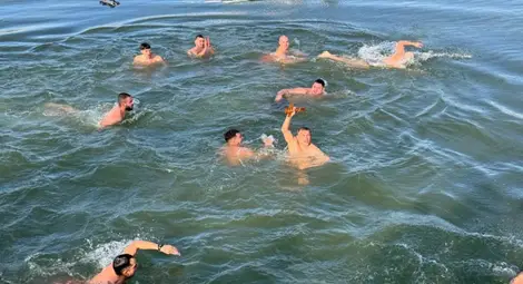 15 смели мъже ще спасяват кръста на Богоявление от водите на Дунав в Русе, записването е на 2 януари
