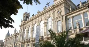 Музика, провокирана от сградите и реката, звучи днес в Доходното