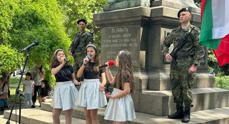 С тържествена церемония и благодарствен молебен бе отбелязан Празникът на Русе