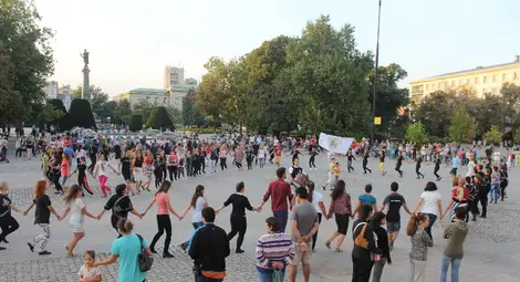 Кръшно хоро на площада подгрява шестата &bdquo;Русчуклийска среща&ldquo;