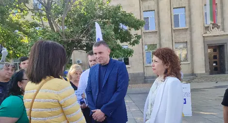 Христо Петров &ndash; Ицо Хазарта и Рена Стефанова към гражданите на Русе: Мили хора, ядосайте се! Излезте и гласувайте!