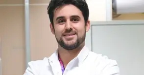 Д-р Христо Христов издава книги и вярва, че сърцето на лекаря трябва да бъде твърдо като стомана, но и чувствително към всяка болка на пациента