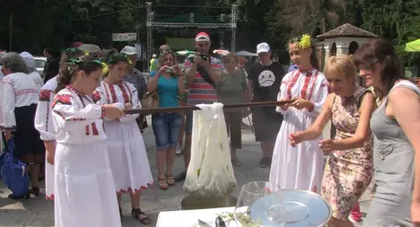 &bdquo;Златната липа&ldquo; раздаде купи и награди на фолклорния фестивал