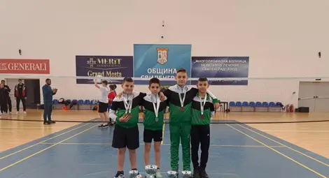 Антон Билчев /отляво надясно/, Павел Шейтанов, Георги Илиев и Йоан Йорданов - част от призьорите с марка СКБ &bdquo;Русе&ldquo;.  Снимка: Утро