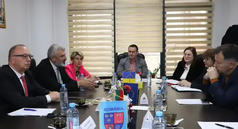 Регионалното развитие и инфраструктурната свързаност бяха  във фокуса на среща между ръководствата  на Областната администрация в Русе и Окръжния съвет в Гюргево