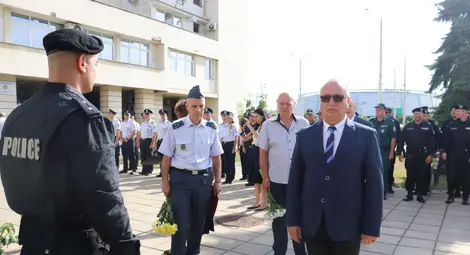 Русе отбеляза празника на МВР, областният управител Драгомир Драганов подари автомобил за нуждите на полицията в региона