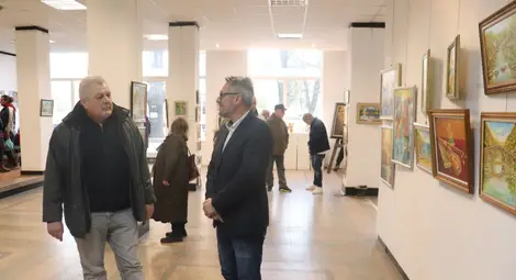 Изложба, посветена на силата на музиката,&nbsp;обедини 90 картини на именити русенски художници