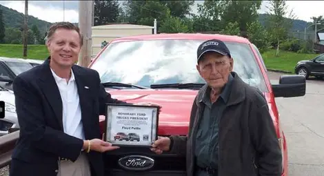 102-годишен американец си купи 16-и поред пикап Ford