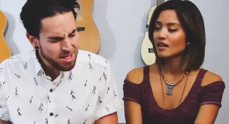 Сладка двойка изпълнява най-големите хитове за 2014 г. за 2 минути и 30 секунди /видео/ Сладка двойка изпълнява най-големите хитове за 2014 г. за 2 минути и 30 секунди /видео/