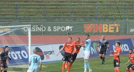 &bdquo;Дунав&ldquo; прегази &bdquo;Витоша&ldquo; в похода за оцеляване