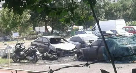 Четири коли и мотор изгоряха на платен паркинг в Бургас 