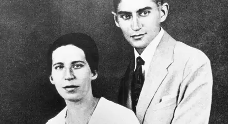 Франц Кафка с Фелице Бауер, за която се сгодява два пъти.