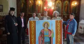 Побратимена Кособа дари на църквата в Мартен икона на патрона свети Георги